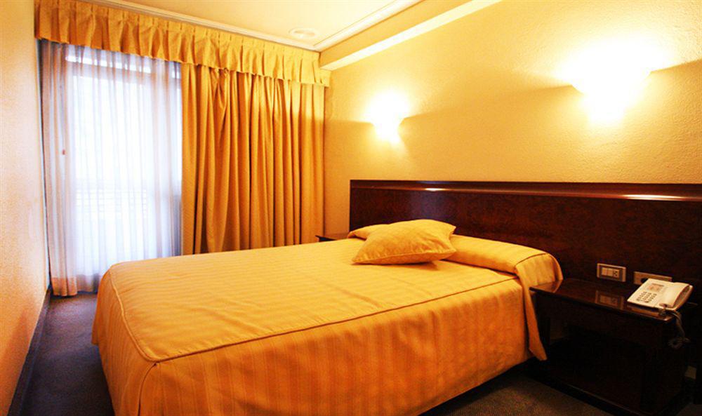 Occidental Vigo Hotel Værelse billede